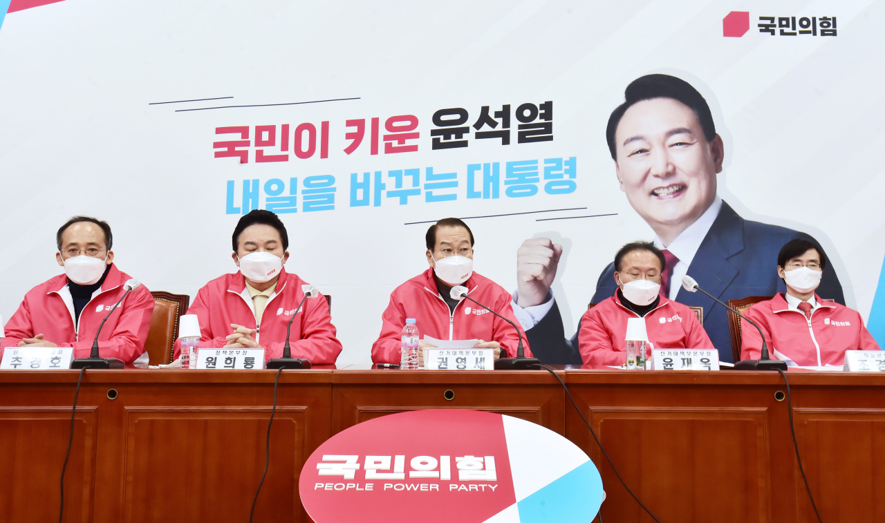 권영세 국민의힘 선대본부장(가운데)이 7일 서울 여의도 국회에서 열린 선거대책본부회에서 발언하고 있다. [헤럴드경제=이상섭 기자]