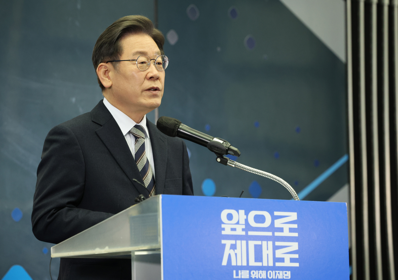 이재명 더불어민주당 대선후보가 5일 경남 창원시 현대로템 창원공장에서 경남공약을 발표하고 있다. [연합]