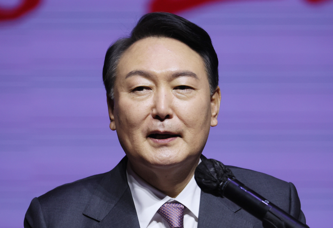 윤석열 국민의힘 대선 후보가 6일 오후 광주 서구 김대중컨벤션센터에서 열린 광주선대위 필승결의대회에서 발언하고 있다. [연합]