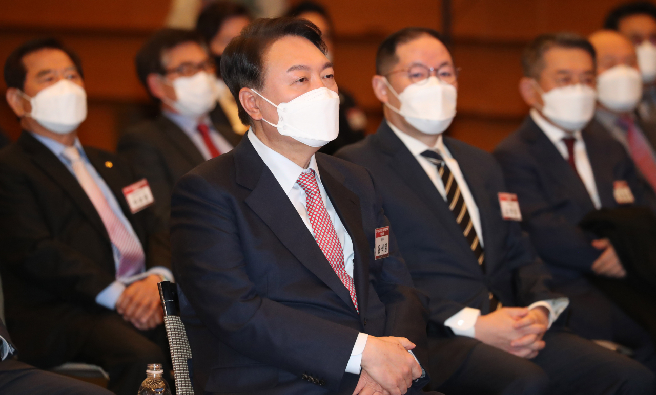 윤석열 국민의힘 대선후보가 7일 오후 서울 중구 대한상공회의소 국제회의장에서 열린 대한상의 초청 특별강연회에 참석해 있다. [국회사진기자단]