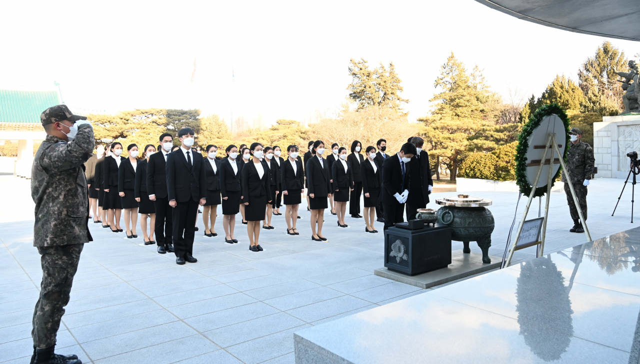 한문화외교사절단의 비장한 국립묘지 참배