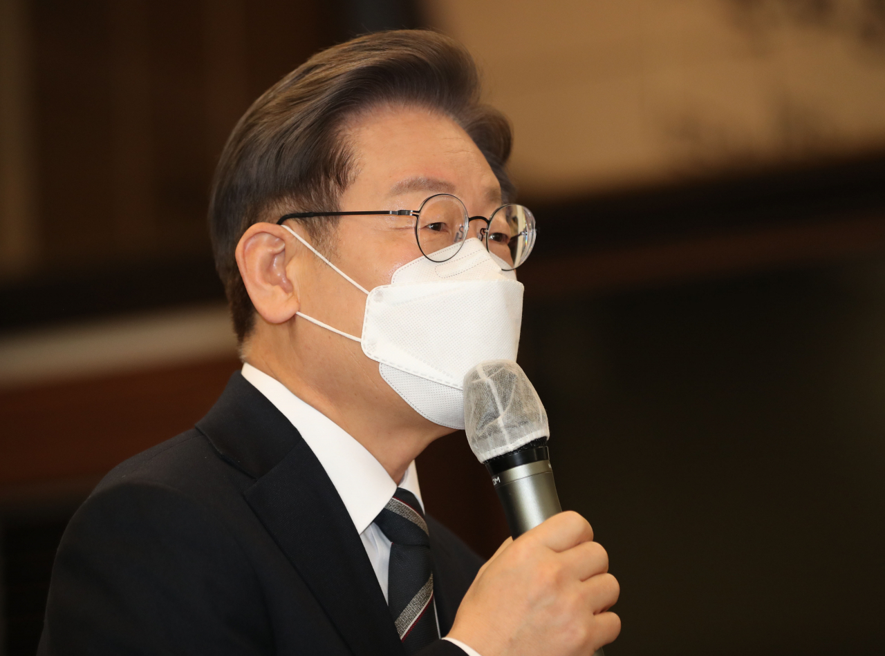더불어민주당 이재명 대선 후보가 지난 7일 오전 서울 중구 프레스센터에서 열린 민주정부 장·차관급 이재명 후보 지지선언 행사에서 인사말을 하고 있다. [연합]