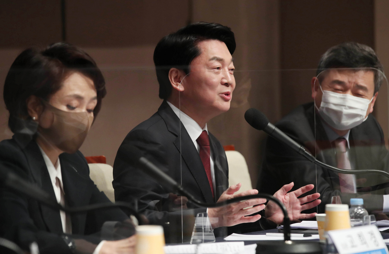 안철수 국민의당 대선 후보가 8일 오전 서울 중구 프레스센터에서 열린 대통령 후보 초청 관훈토론회에서 발언하고 있다. [국회사진기자단]