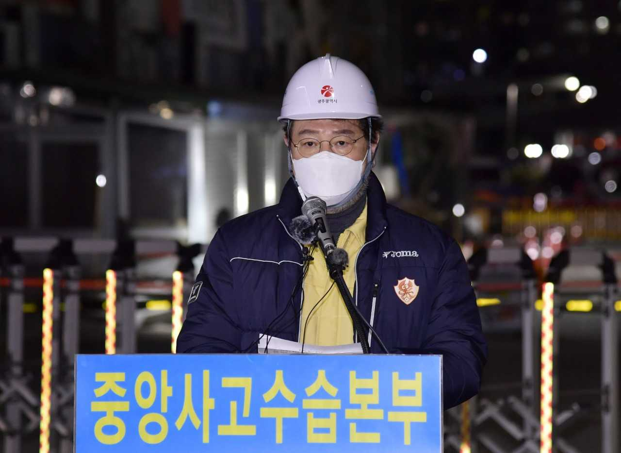 이용섭 광주시장은 8일 “붕괴 사고 피해자들의 장례와 피해 보상 등을 적극적으로 돕겠다”고 밝혔다.
