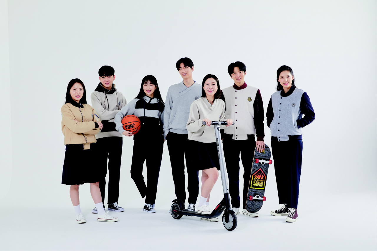 힌복 교복. 문체부 제공