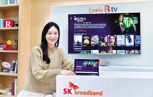 갤럭시 태블릿PC 첫 B tv air를 소개하는 모델의 모습. [SK브로드밴드 제공]