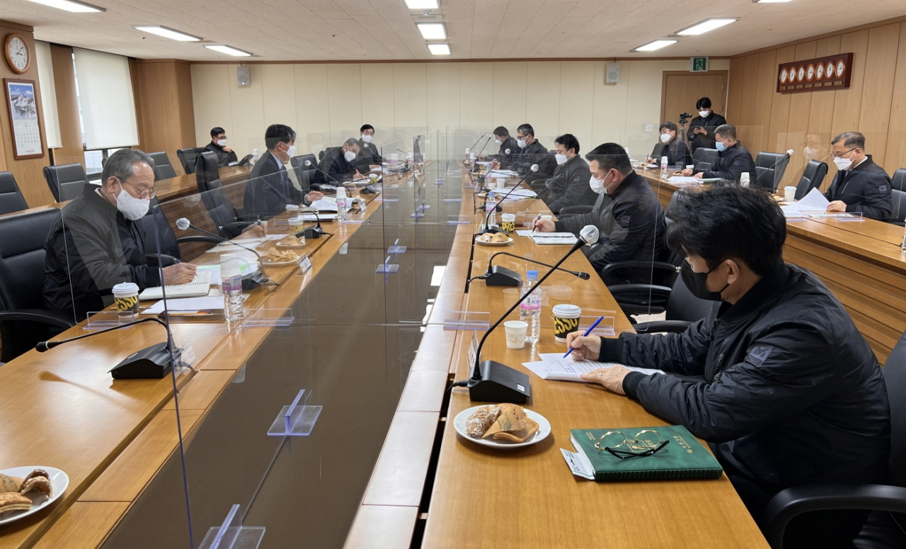 부영그룹 최양환 대표이사를 비롯한 임직원들이 9일 서울 중구 서소문동 본사에서 중대재해예방 간담회를 실시하고 있다. [부영그룹 제공]