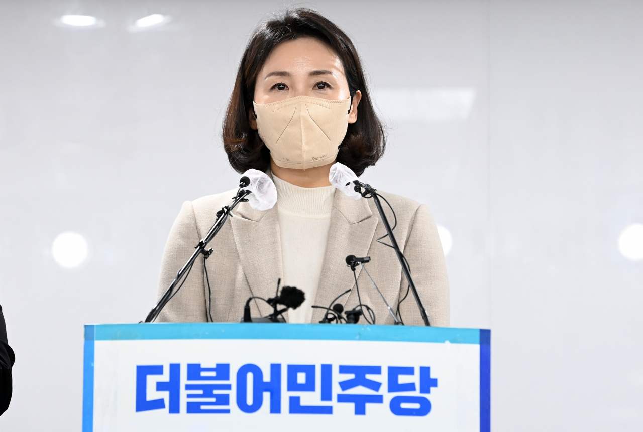이재명 더불어민주당 대선 후보의 부인 김혜경 씨가 9일 오후 서울 여의도 당사에서 최근 불거진 '과잉 의전' 등 논란에 대해 사과 기자회견을 하고 있다. [연합]