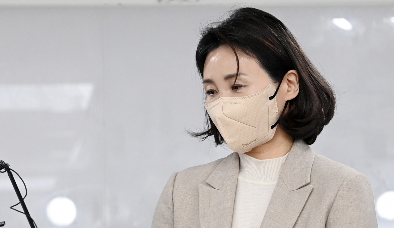 더불어민주당 이재명 대선 후보의 부인 김혜경 씨가 9일 오후 서울 여의도 당사에서 최근 불거진 '과잉 의전' 등 논란에 대해 사과 기자회견을 하고 있다. [연합]