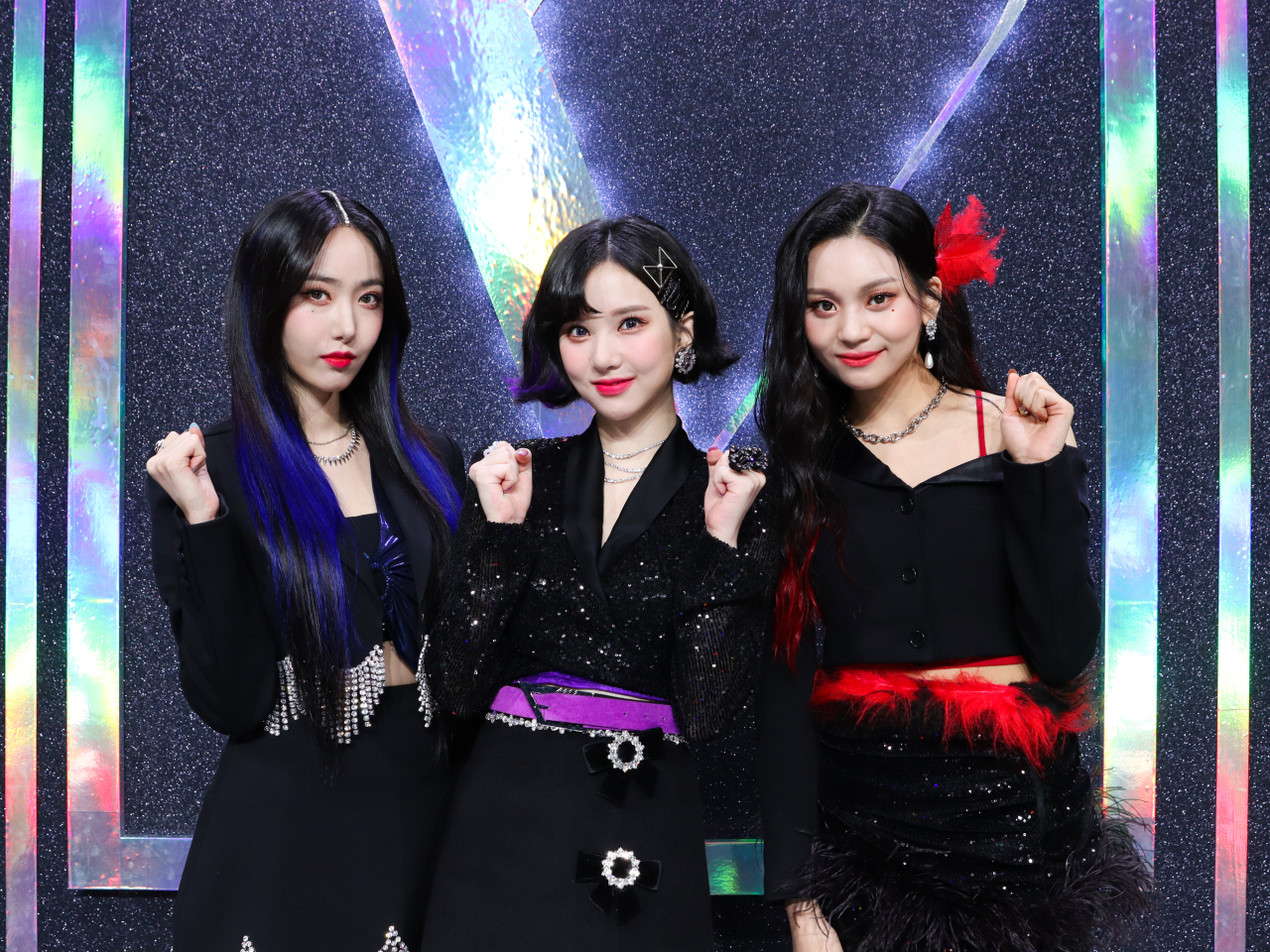 Viviz members conduct their debut EP "Beam of Prism" showcase on Feb. 9 in Seoul. (BPM Entertainment)