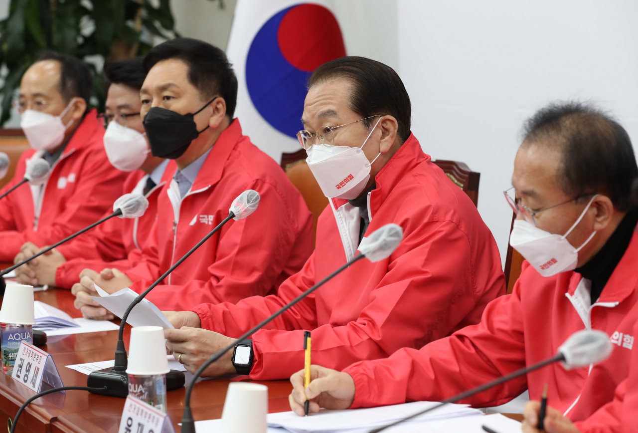 국민의힘 권영세 선거대책본부장이 3일 오전 서울 여의도 국회에서 열린 선거대책본부-원내지도부 연석회의에서 발언하고 있다. [연합]