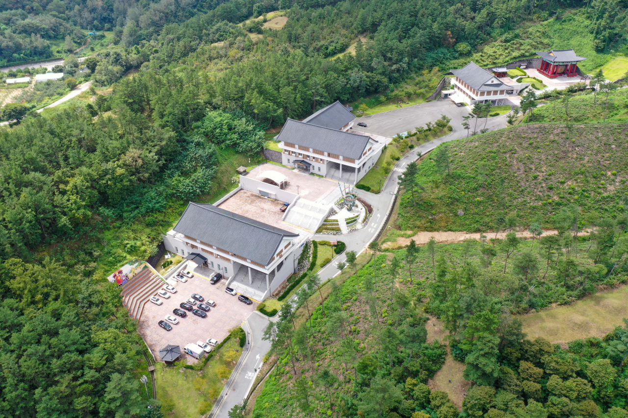 충북 영동군이 신종 코로나바이러스 감염증(코로나19) 재택치료자나 자가격리자의 가족에게 '안심숙소'를 무료 제공한다고 10일 밝혔다. 사진은 안심숙소로 이용될 국악체험촌. [영동군 제공]