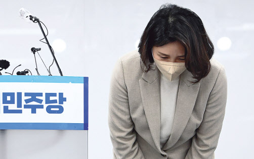 이재명 더불어민주당 대선 후보의 부인 김혜경씨는 9일 서울 여의도 당사에서 ‘과잉 의전’ 등 논란에 대해 사과 기자회견을 했다. 이상섭 기자