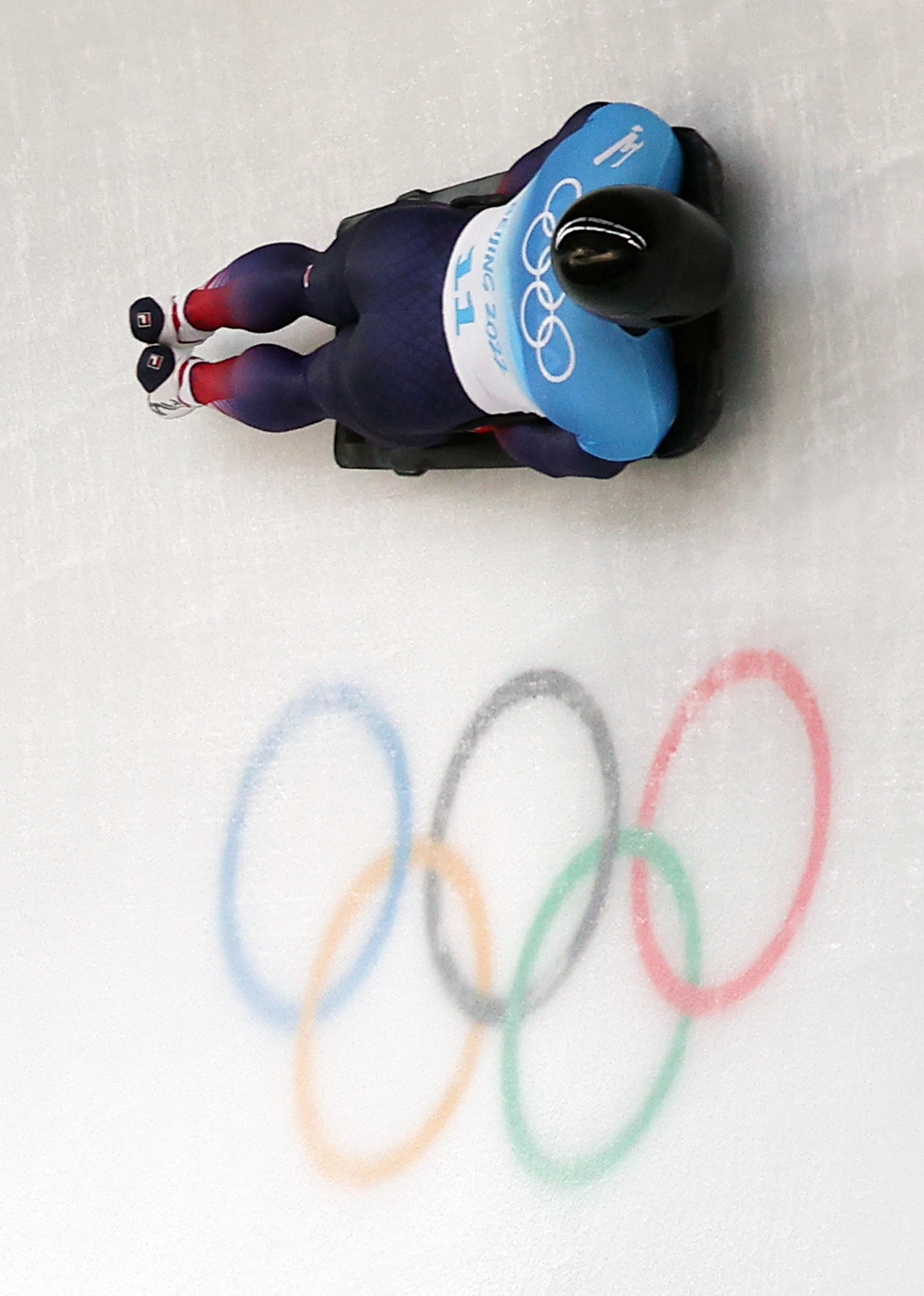 윤성빈이 10일 중국 베이징 옌칭의 국립 슬라이딩 센터에서 열린 2022 베이징동계올림픽 남자 스켈레톤 2차 시기에서 질주하고 있다. 연합뉴스