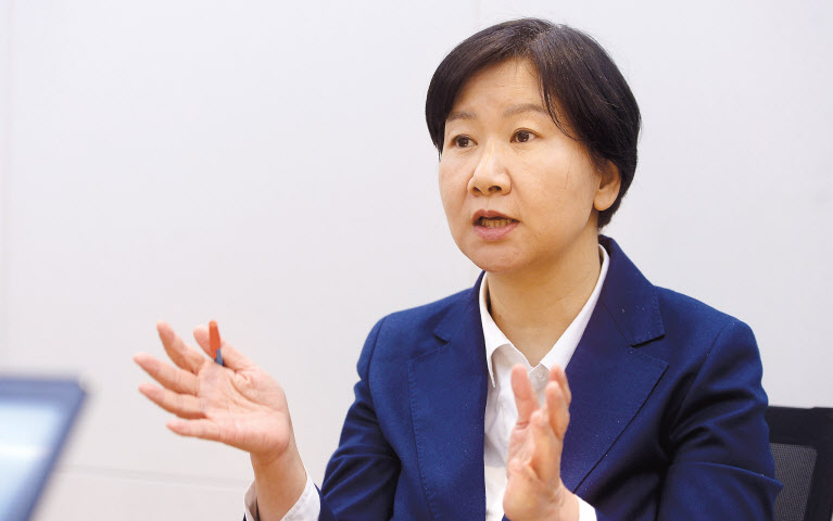 지난달 25일 오후 서울 서초구 삼성생명 서초타워에서 김철연 KT스튜디오지니 대표가 본지와 인터뷰를 하고 있다. 이상섭 기자