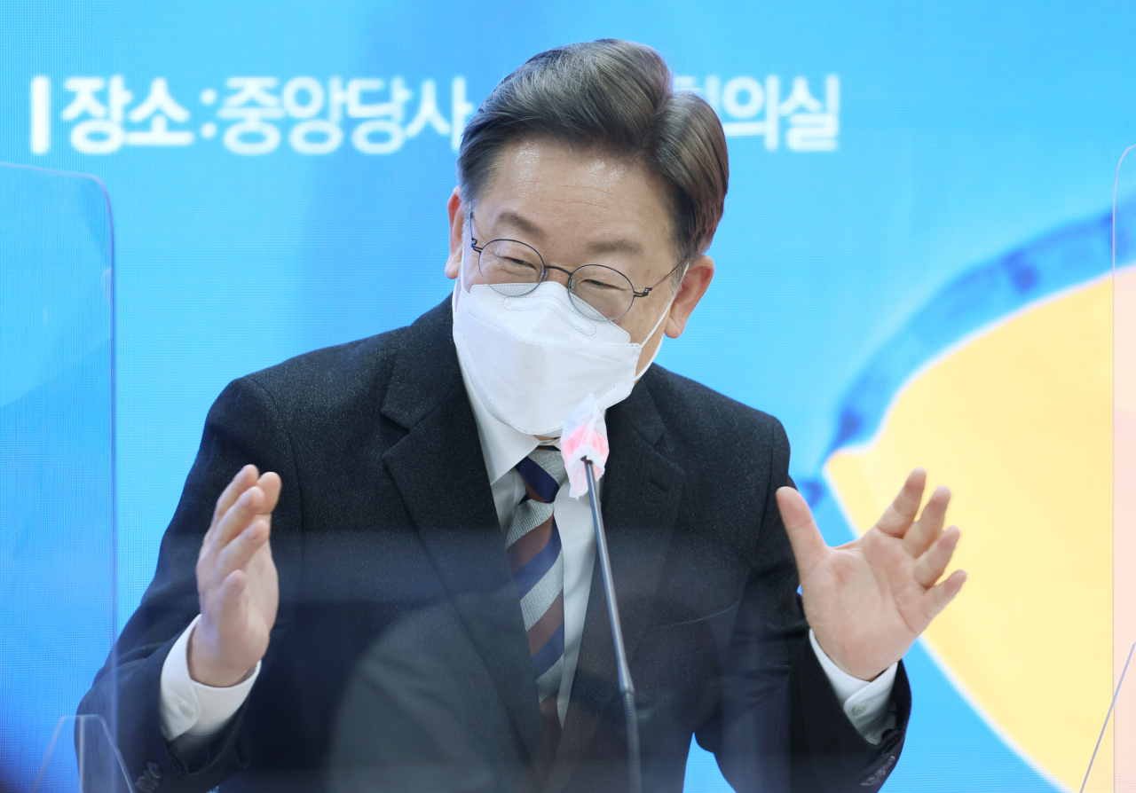 더불어민주당 이재명 대선 후보가 지난 10일 오후 서울 여의도 중앙당사에서 열린 직능본부 공중위생단체협의회 정책협약식에서 인사말을 하고 있다. [연합]