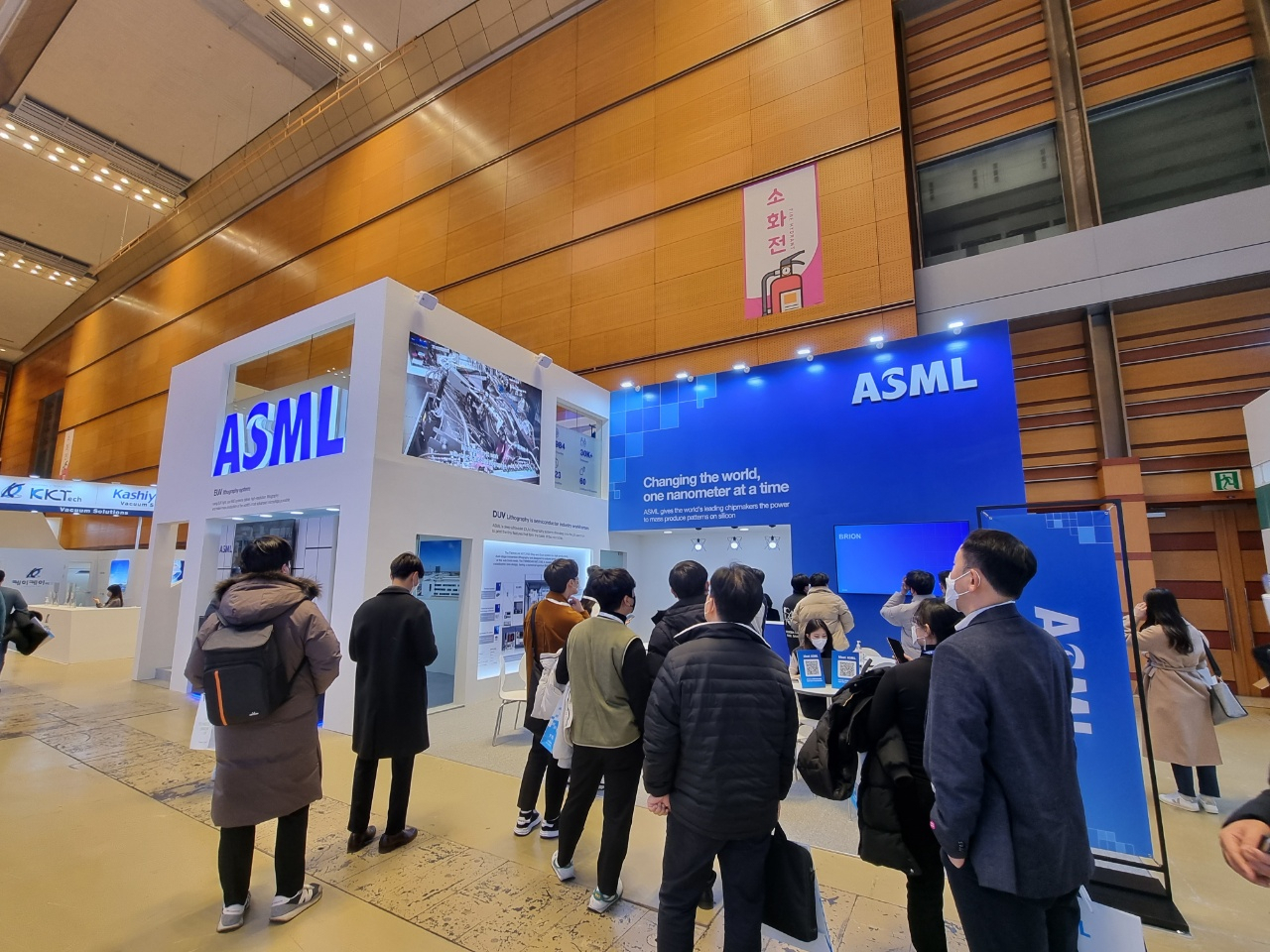 지난 9일 열린 ‘세미콘코리아 2022’에서 ASML 부스 모습. 김지헌 기자