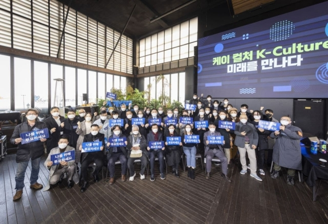 이재명 더불어민주당 대선 후보를 지지하는 문화예술계 인사들이 11일 서울 동작구 독립예술영화관 '아트나인'에서 K-컬처 멘토단 출범식을 개최했다. [민주당 선대위]
