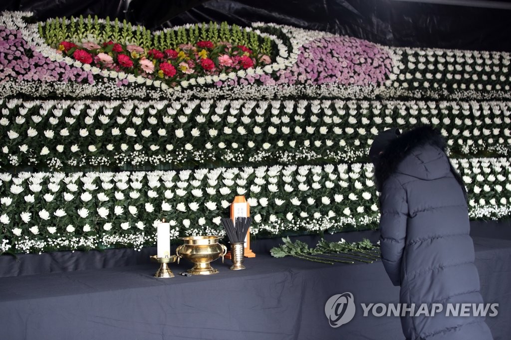 "영정도 위패도 없지만 편히 잠드소서"[연합]