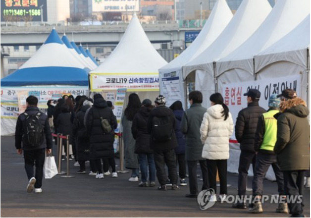 신규확진 사흘연속 5만명대[출처: 연합]