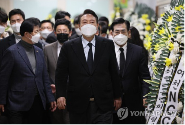 윤석열, 여천 NCC 3공장 폭발사고 희생자 조문[출처: 연합]