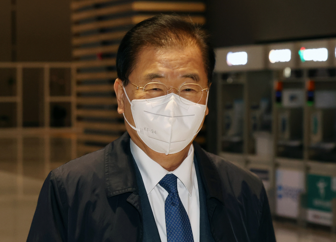 정의용 외교부 장관이 지난 11일 하와이에서 열리는 한미일 외교장관회의 참석차 출국하고 있다. 연합뉴스