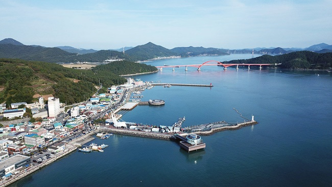 강진군 마량항 전경.