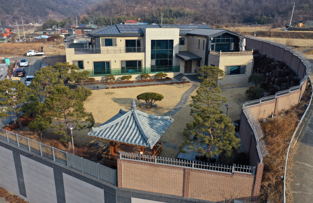 박근혜 전 대통령이 퇴원 후 머물 것으로 알려진 대구 달성군 사저 모습. [연합]