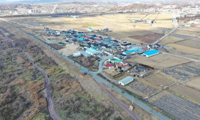 충북도의 마을주민 주도 햇빛두레 태양광발전소 사업예정지인 충주시 용교리 마을 전경
