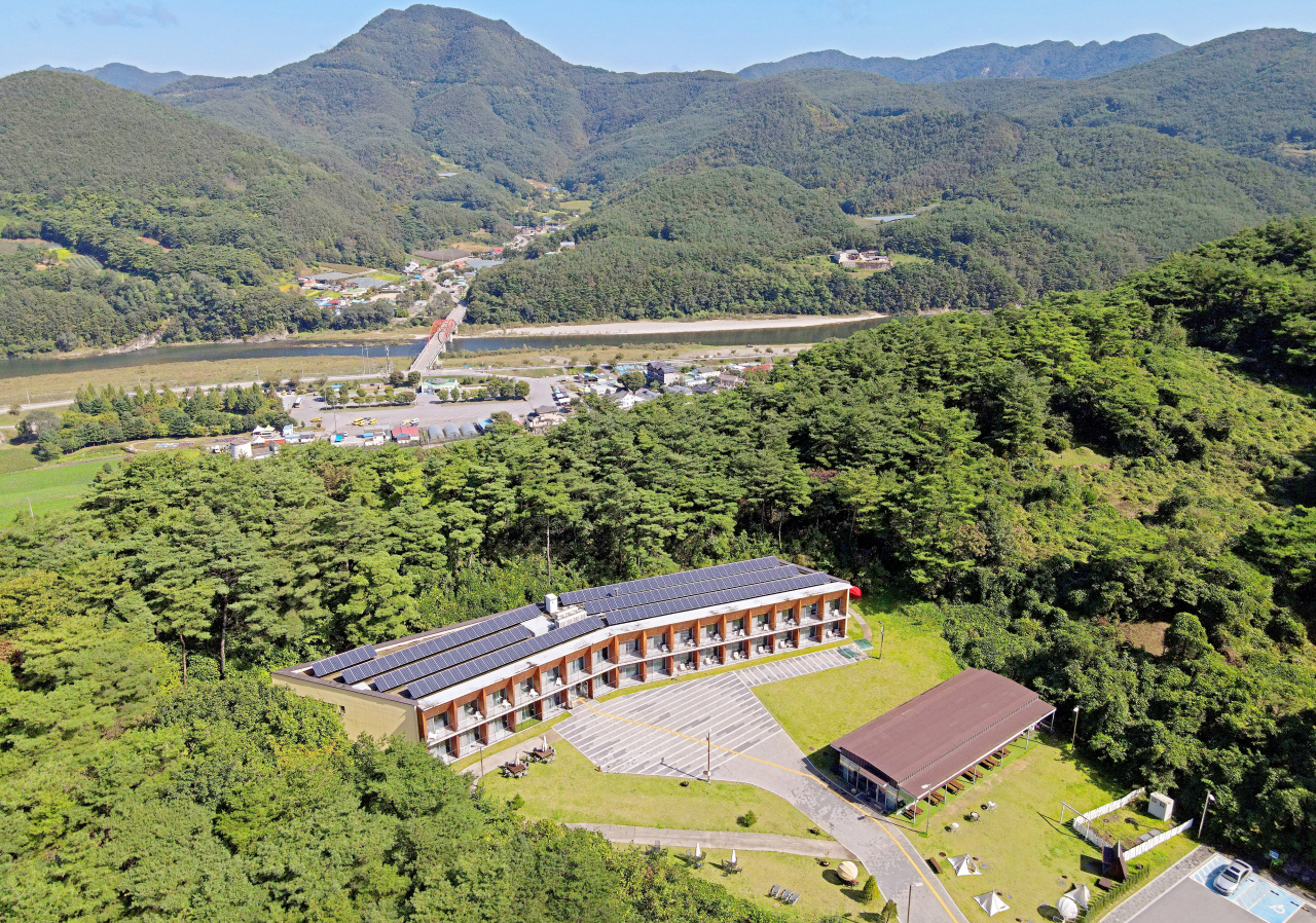 숲에 둘러싸인 영월 에코빌리지