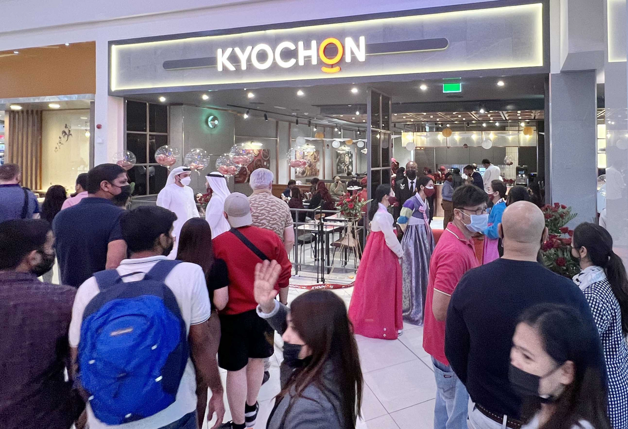 지난해 12월에 오픈한 아랍에미리트(UAE) 두바이 1호점인 교촌 ‘데이라시티센터점’이 한 달 만에 매출 46만 디르함(한화 약 1억 5000만 원)을 돌파했다. [교촌에프앤비 제공]