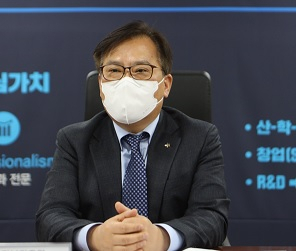이재홍 TIPA 원장이 지난 16일 서울 수도권업무지원실에서 진행된 20주년 기자간담회에서 올해 사업계획을 설명하고 있다.[TIPA 제공]