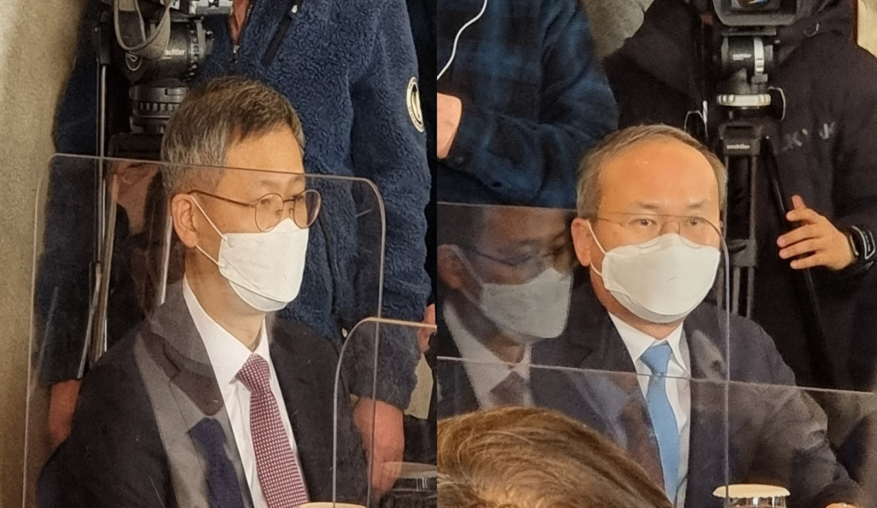 이정배(왼쪽) 반도체산업협회 회장(삼성전자 사장)과 이석희 SK하이닉스 사장. 김지헌 기자