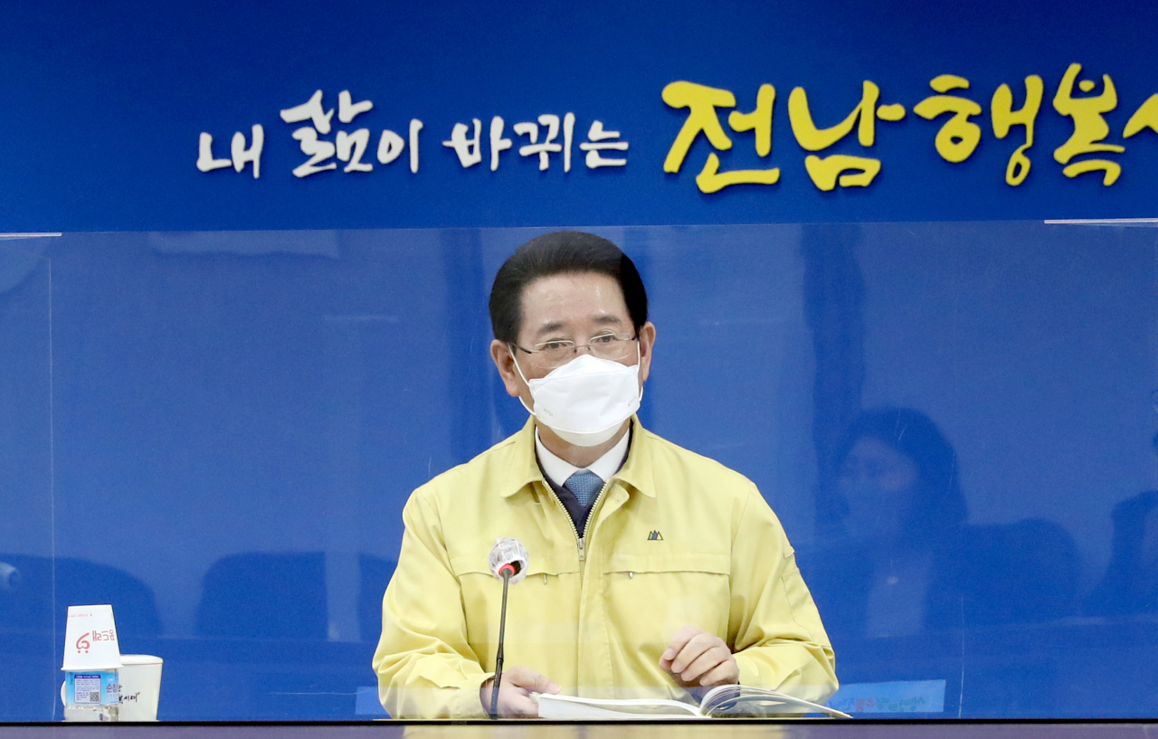 내년 신규 사업 보고회를 관장하고 있는 김영록전남지사
