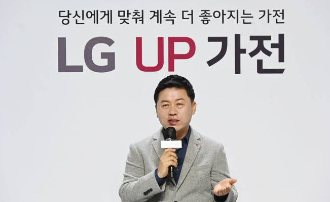 지난 1월 류재철 LG전자 생활가전(H&A) 사업본부장 부사장이 'UP(업) 가전'을 소개하고 있다. [LG전자 제공]