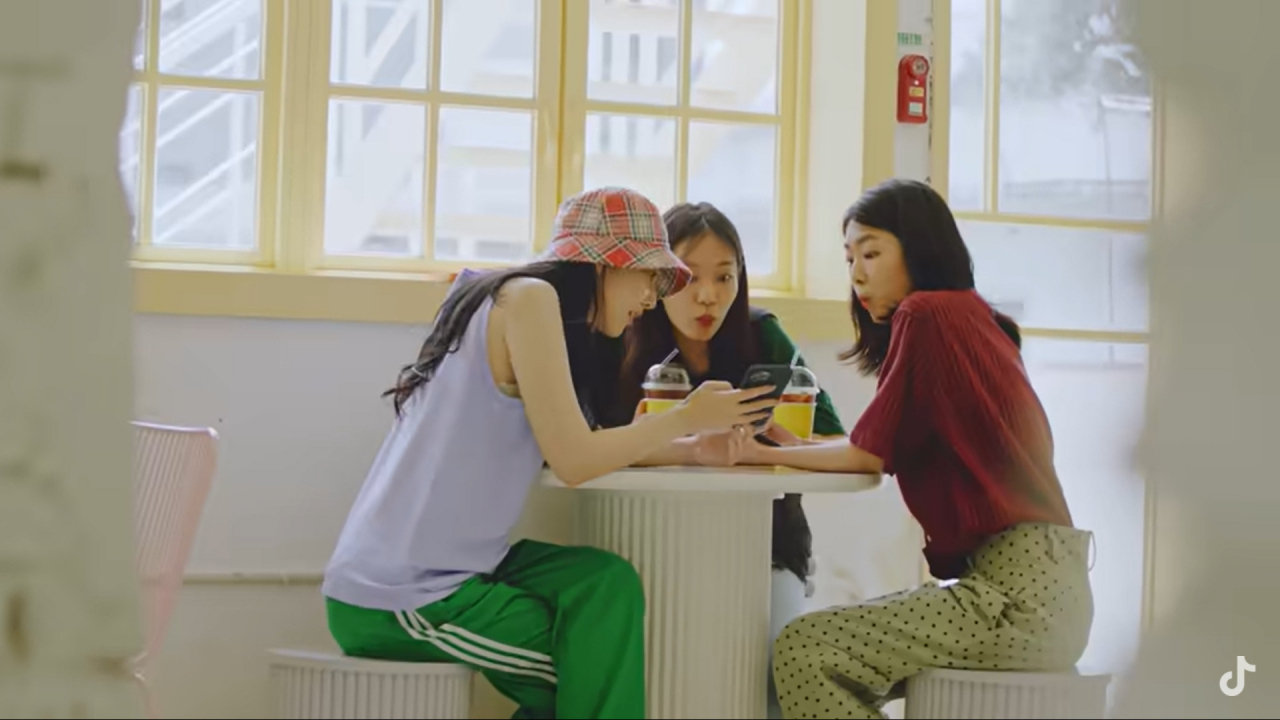 중국의 동영상 공유 플랫폼 ‘틱톡(Tiktok)’의 국내 광고 한 장면 .[유튜브 ‘틱톡코리아’ 공식채널]