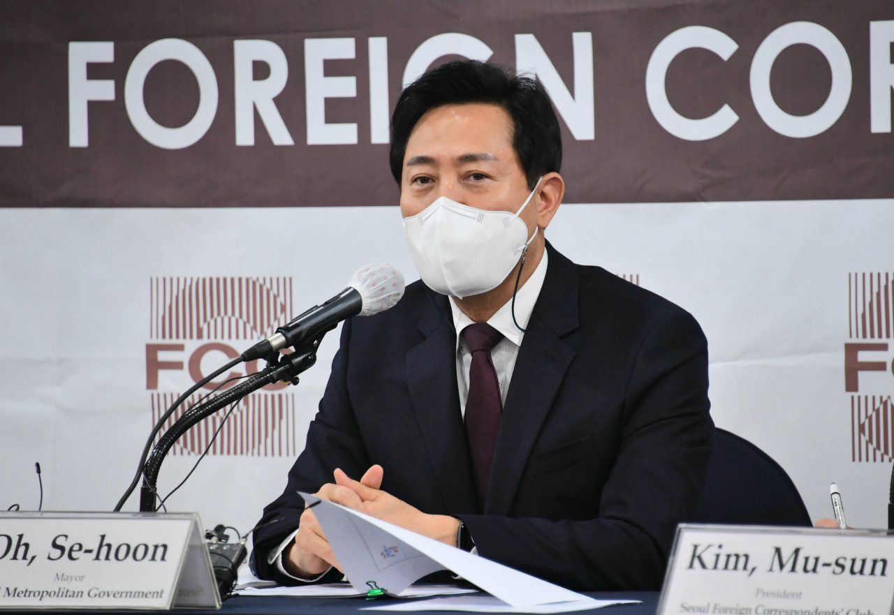 오세훈 서울시장이 17일 서울 중구 프레스센터에서 열린 외신기자 신년 간담회에서 발언하고 있다. 오 시장은 이날 서울의 글로벌 도시경쟁력 강화해 세계 5위권으로 올리겠다는 계획을 밝혔다. [서울시 제공]