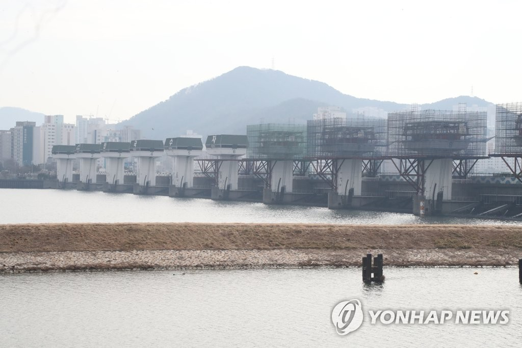 낙동강하굿둑. [연합]