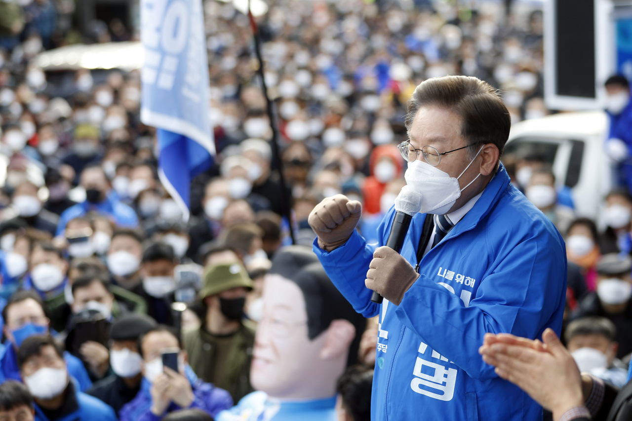더불어민주당 이재명 대선후보가 18일 전남 나주시 금성관 정수루에서 열린 '호남의 중심 나주, 이재명과 함께 합니다' 나주 유세에서 지지를 호소하고 있다. 연합뉴스
