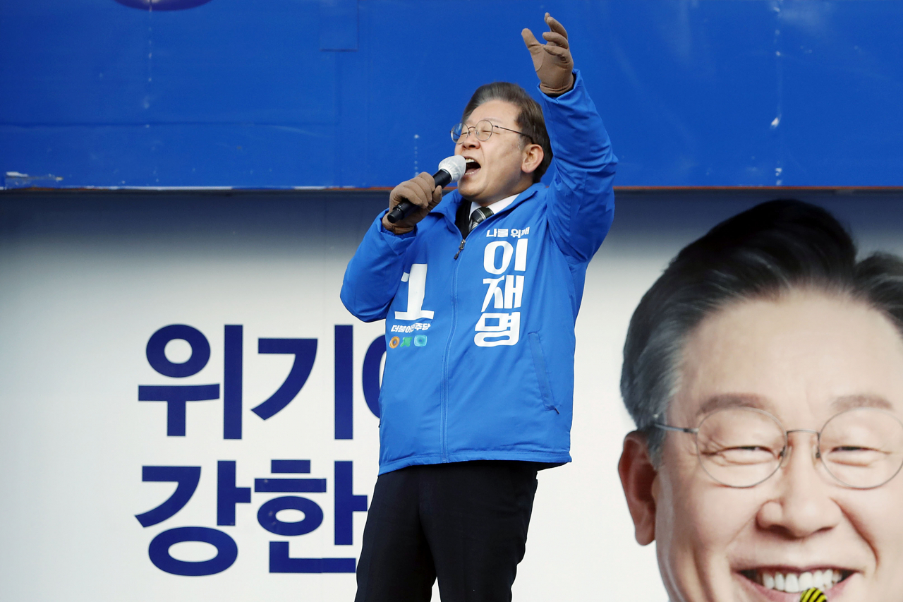 더불어민주당 이재명 대선후보가 19일 경기도 화성시 동탄센트럴파크에서 열린 '경기도가 키운 이재명, 대한민국에서 더 크게 씁시다!'화성 집중 유세에서 지지를 호소하고 있다. [연합]