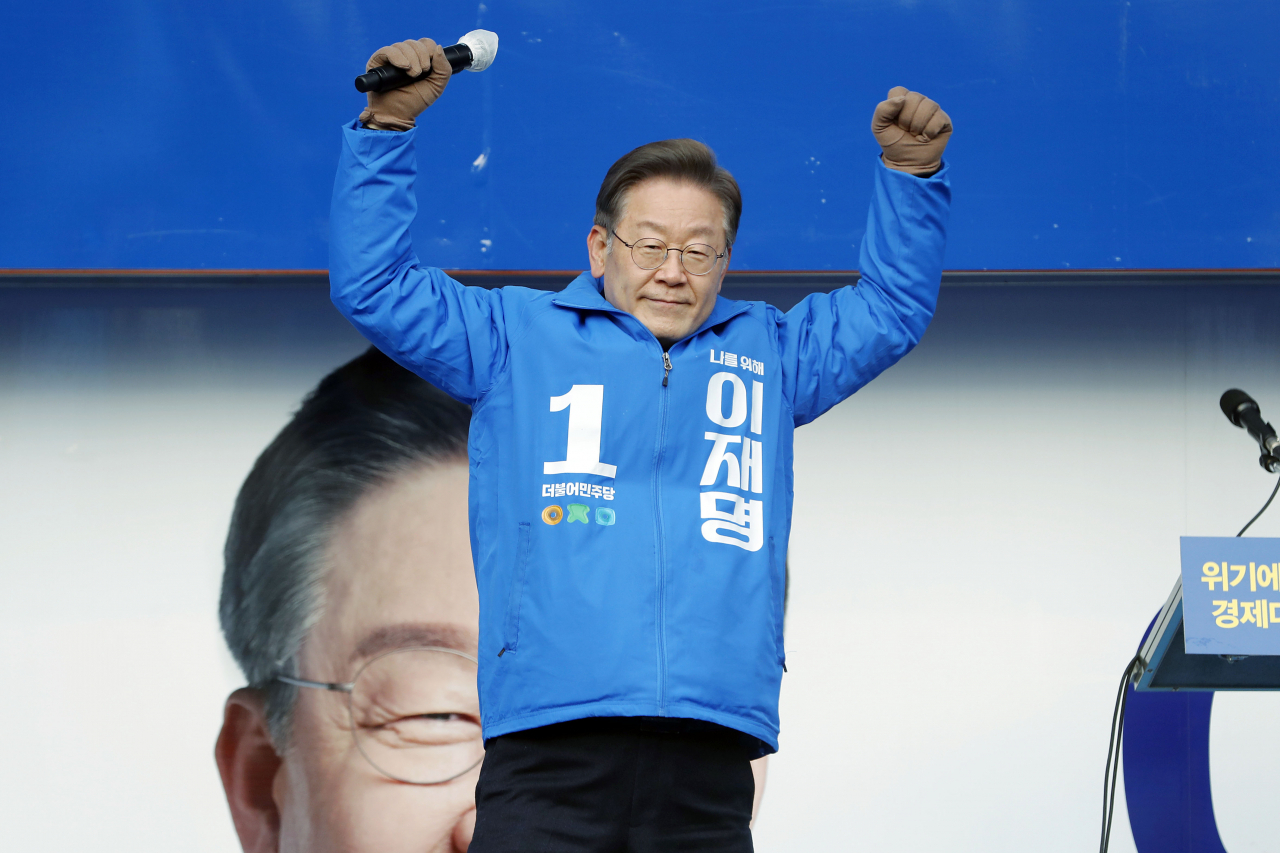 이재명 더불어민주당 대선후보가 19일 경기도 화성시 동탄센트럴파크에서 열린 '경기도가 키운 이재명, 대한민국에서 더 크게 씁시다!'화성 집중 유세에서 지지를 호소하고 있다. [연합]