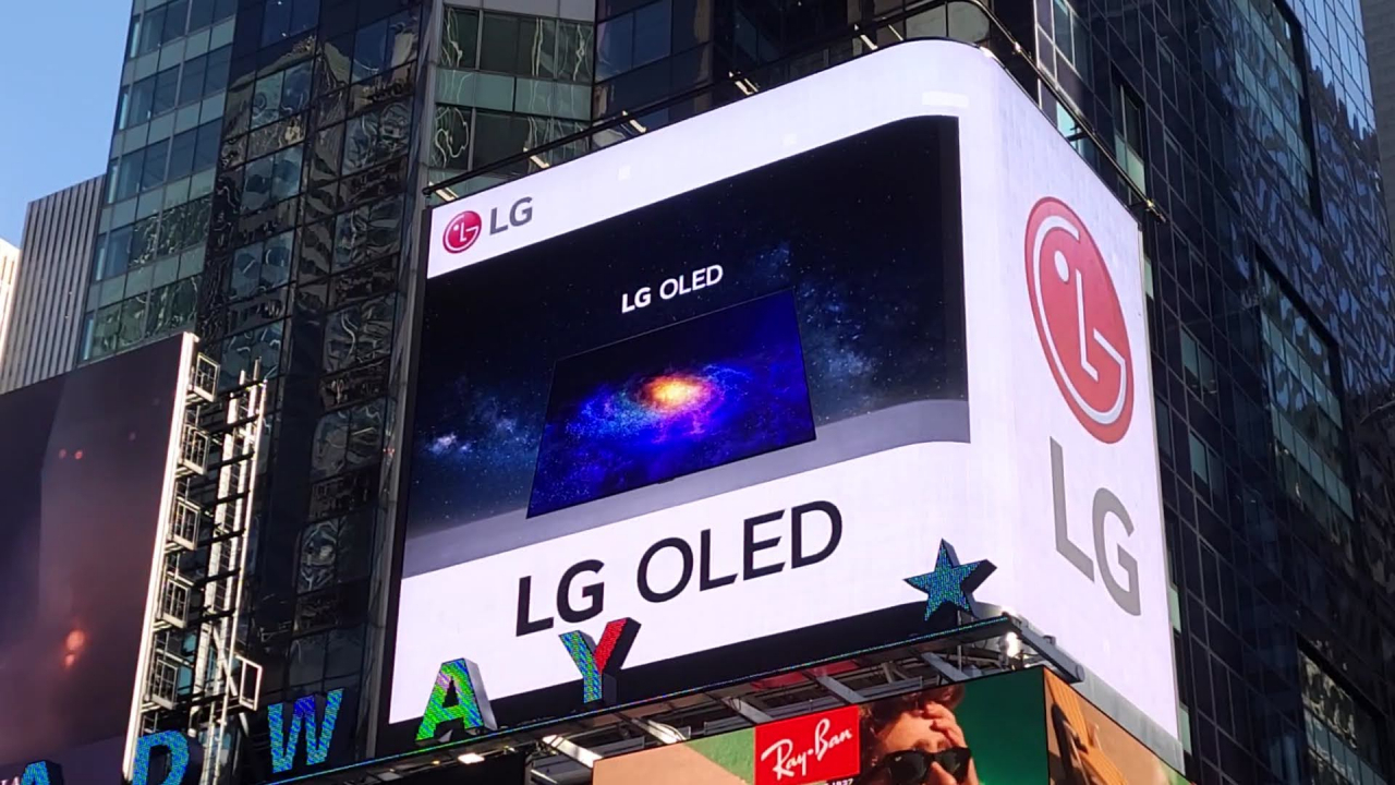 미국 타임스스퀘어 전광판 속 LG 올레드 TV 광고 모습.[LG전자 제공]
