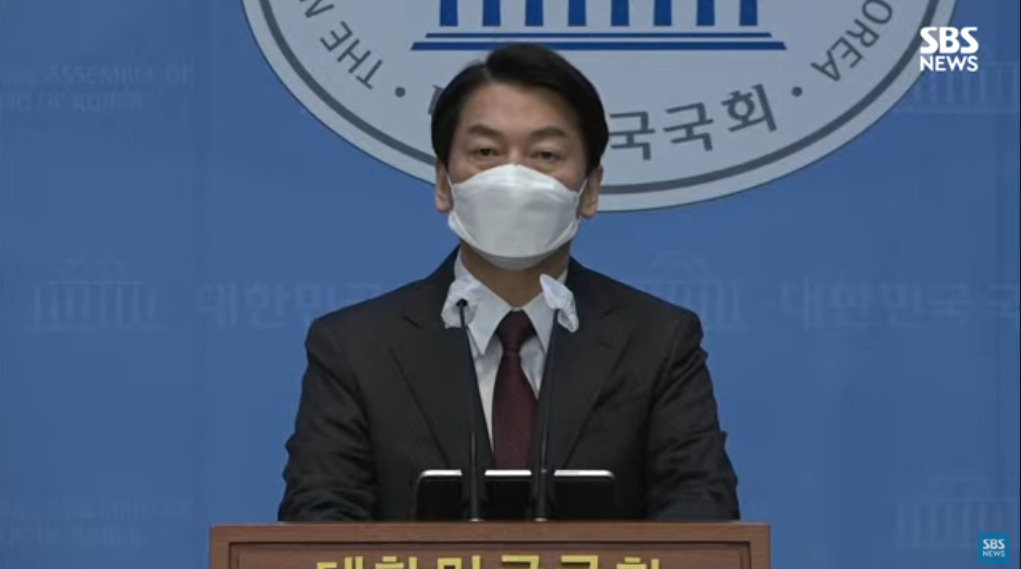 안철수 국민의힘 대선 후보가 20일 오후 국회 소통관에서 기자회견을 열고 ‘단일화 결렬’을 선언했다. ‘여론조사를 통한 단일화 제안’한지 7일 만이다. [유튜브 화면 캡처]