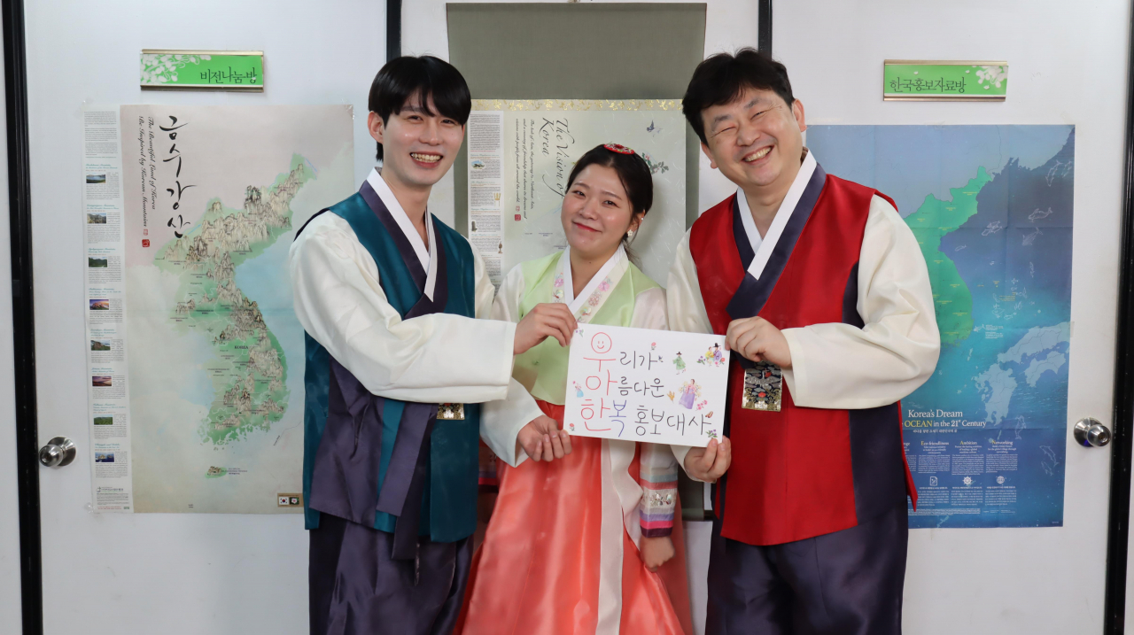 사이버 외교 사절단 반크가 중국 누리꾼들의 한복 악플 테러에 대응해 ‘우리가 아름다운 한복 홍보대사’(우·아·한) 캠페인을 전개한다고 20일 밝혔다. [연합]