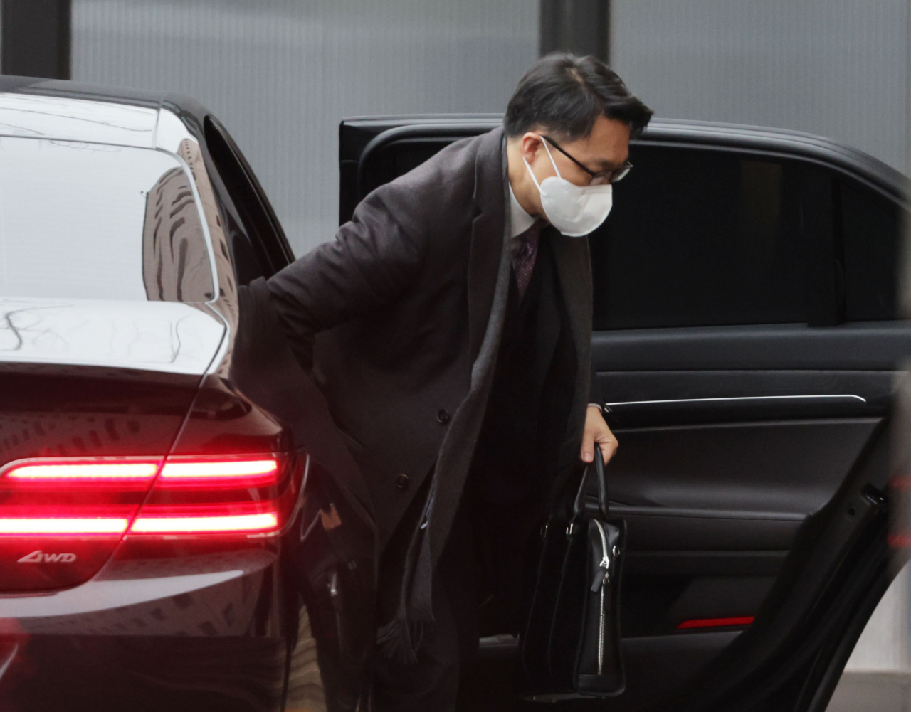 김진욱 고위공직자범죄수사처장이 지난 1월 25일 오전 경기도 과천시 정부과천청사 공수처로 출근하고 있다. [연합]
