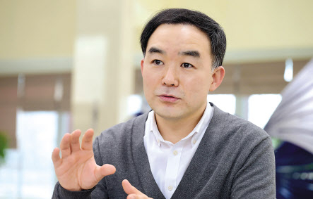 채이배 더불어민주당 선대위 공정시장위원회 공동위원장이 17일 국회에서 헤럴드경제와 인터뷰를 하고 있다. 이상섭 기자