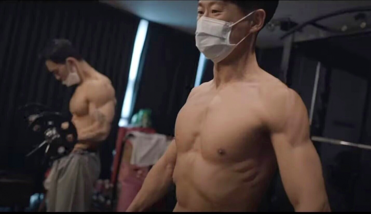 격무 중 틈새시간에 몸짱 훈련을 하고 있는 서울아산병원 간호사들