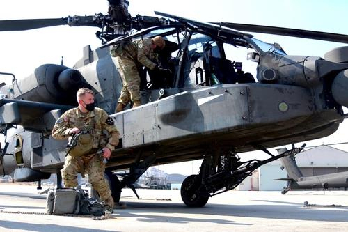 A US Apache helicopter is parked at Camp Humphreys in Pyeongtaek, 70 kilometers south of Seoul, in this photo captured from the US 2nd Combat Aviation Brigade's Facebook account. (US 2nd Combat Aviation Brigade's Facebook account)