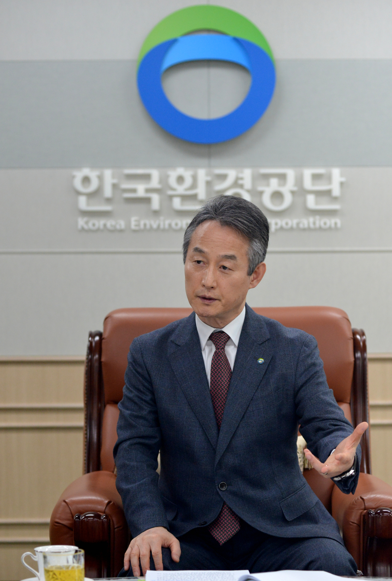 안병옥 한국환경공단 이사장은 〈헤럴드경제〉와 인터뷰에서 올해 공단의 최우선 과제로 기후대응기금과 온실가 감축인지 예결산제도를 언급했다. [한국환경공단 제공]