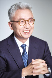 안호상 세종문화회관 사장은 “예술단 중심의 제작극장으로 전면 탈바꿈하고, 서울시의 ‘비전 2030’ 계획에 맞춰 세종문화회관 리빌딩을 추진하겠다”는 신년 계획안을 밝혔다. [세종문화회관 제공]